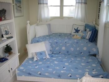 Twin Bed Room