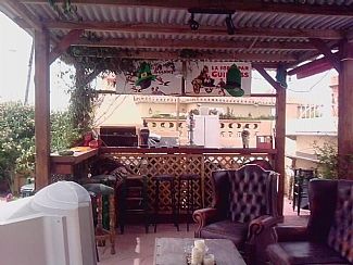 Garden bar, barbeque area