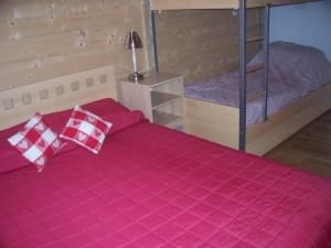 Bedroom 2 with bunk beds
