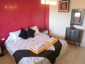 Playa De Las Americas holiday villa with pool