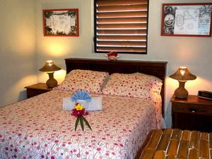 Bedroom with queen sized bed