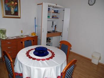 appartment dining room