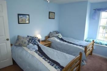 Twin bedroom