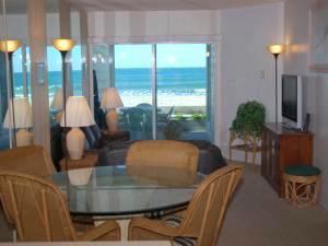 Dining/Living/Deck Area+Ocean