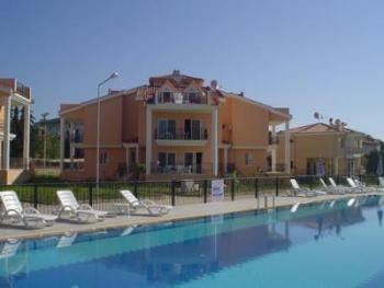 Swimming Pool infront of Villa