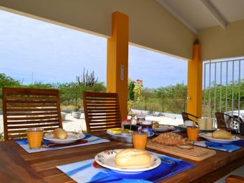 Breakfast under the porch