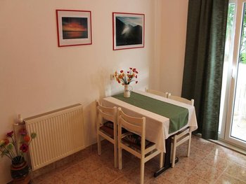 Kitchen sitting area