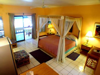 Veranda suite king bamboo bed