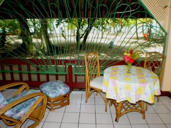 Veranda suite facing the beach