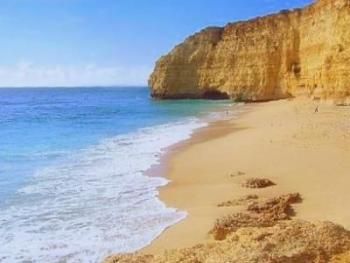 Centianes beach, only 3km away