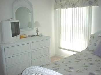 Second bedroom with queen bed