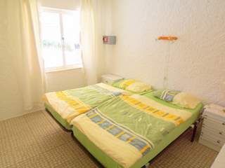 Bedroom with twin beds