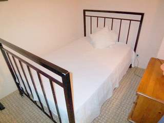 Bedroom bed size (130 x 190cm)