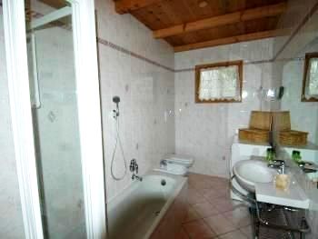 Apt Larice Bathroom A