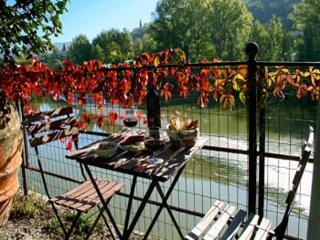 The aperitif on the Arno river