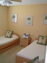 2 twin beds with trundle