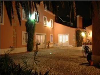 Casa da Avó Genoveva at night