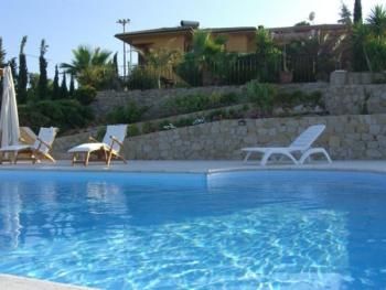 Cefalu vacation apartment with pool