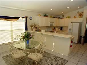 Fort Myers villa kitchen
