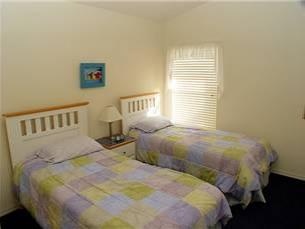 Beachwalk villa twin bedroom