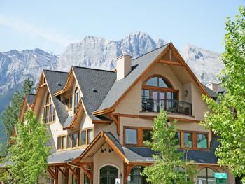 Canmore luxury holiday condo near Banff