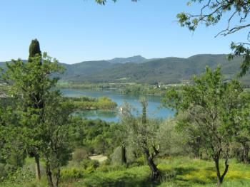 Banyoles lake, 2 km.