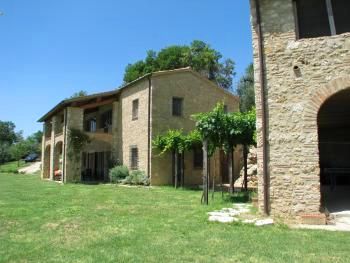 Umbria holiday farmhouse in Tiber valley