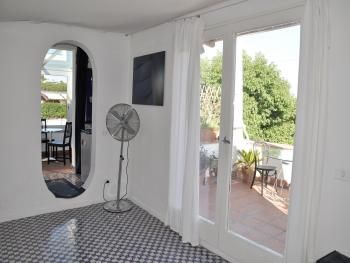 studio deluxe - living