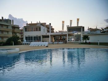 Restaurant by the pool