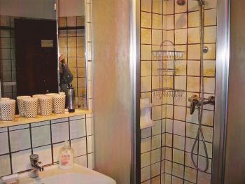 Tiled bathroom 1st floor