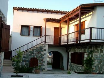 Nicosia village holiday house in Lythrodontas