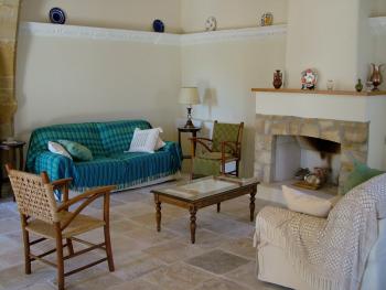 Spacious traditional lounge