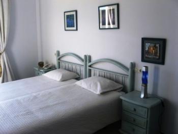 Twin bedroom