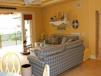 Spacious Cottage Family Room