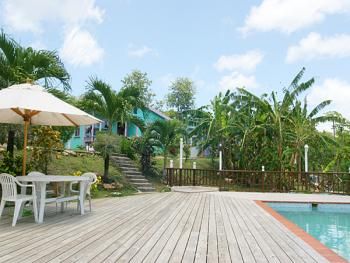 Large area arounf the pool