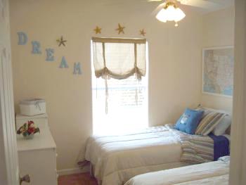 Twin bedroom