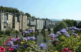 Oloron Ste Marie - many shops