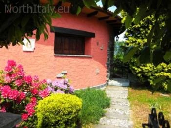 Gardens all round the villa