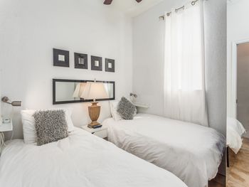 Bedroom with 1 king bed