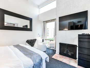 Masterbedroom overlooking golf