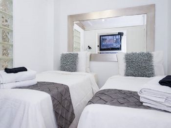 Bedroom 2 with 1 King/ 2 Twins