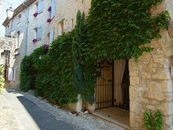 Eveche B&B in the medieval sector of Vaison