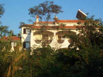 Villa in lush surroundings