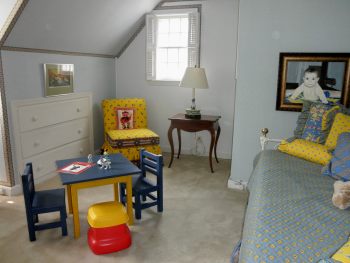 Twin bedroom on 2nd floor