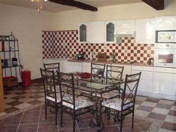 Gite du Paradis kitchen