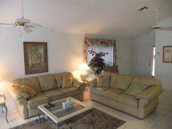Sitting room with leather sofa