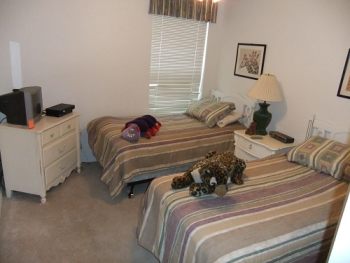 Twin bedroom with Playstation