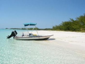 Boating to deserted cays