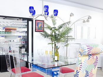 DR w/full bar - seats 6