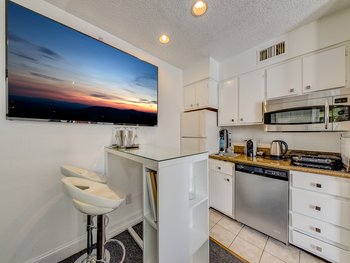 Kitchen/ Dining area